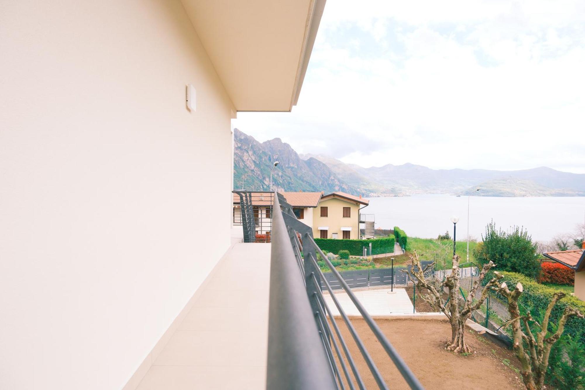 Costa Blu - Terrace Overlooking The Lake & Pool Riva di Solto Exterior foto