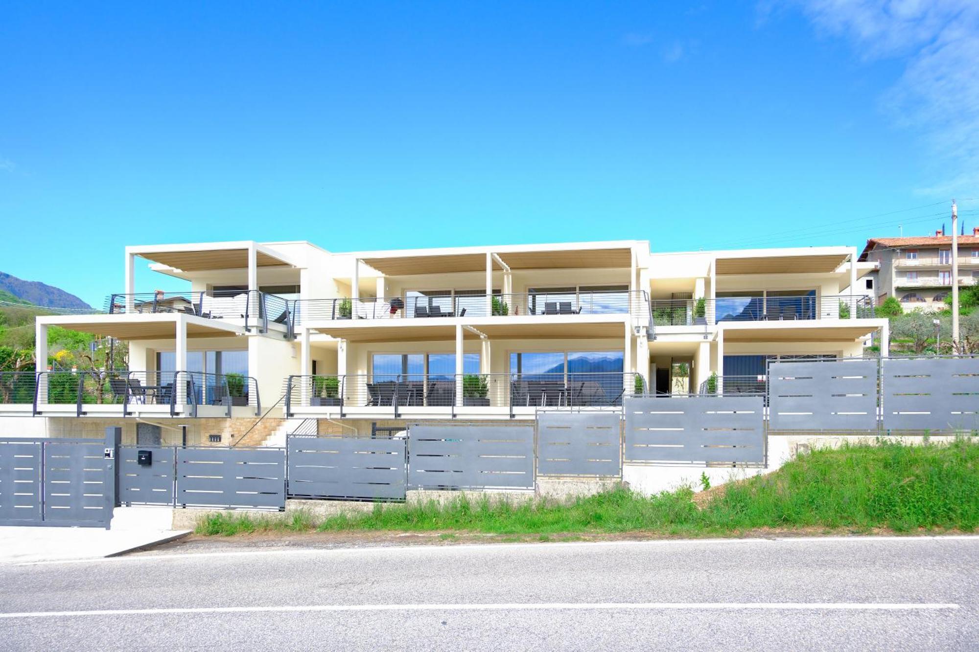 Costa Blu - Terrace Overlooking The Lake & Pool Riva di Solto Exterior foto