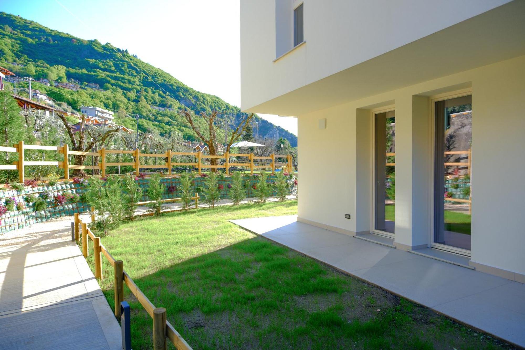 Costa Blu - Terrace Overlooking The Lake & Pool Riva di Solto Exterior foto